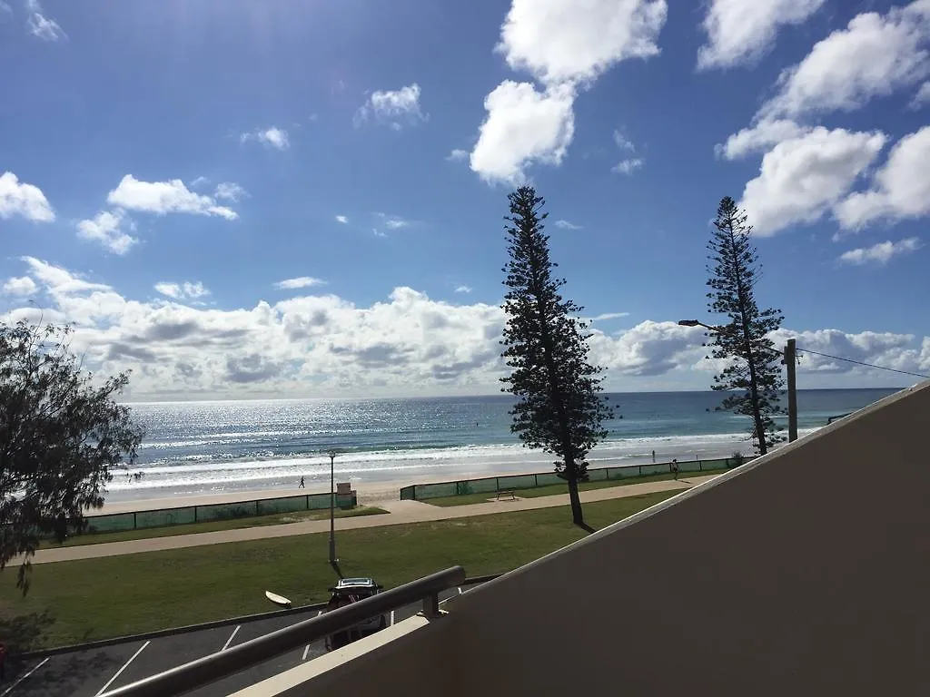 Апарт-отель Sandrift Beachfront Apartments Голд-Кост