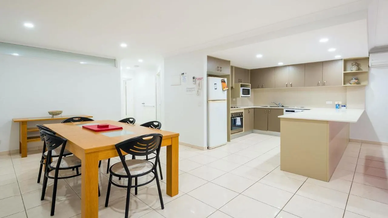 *** Апарт-отель Sandrift Beachfront Apartments Голд-Кост Австралия